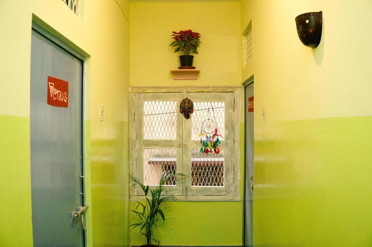 Good Vibes Hostel Varanasi Exterior photo